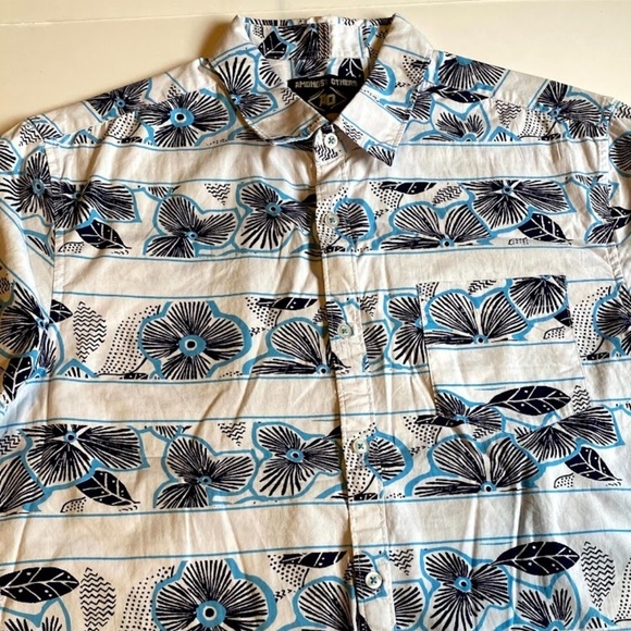 Amongst Others Mens Short Sleeve Shirt Size Large - Picture 14 of 16